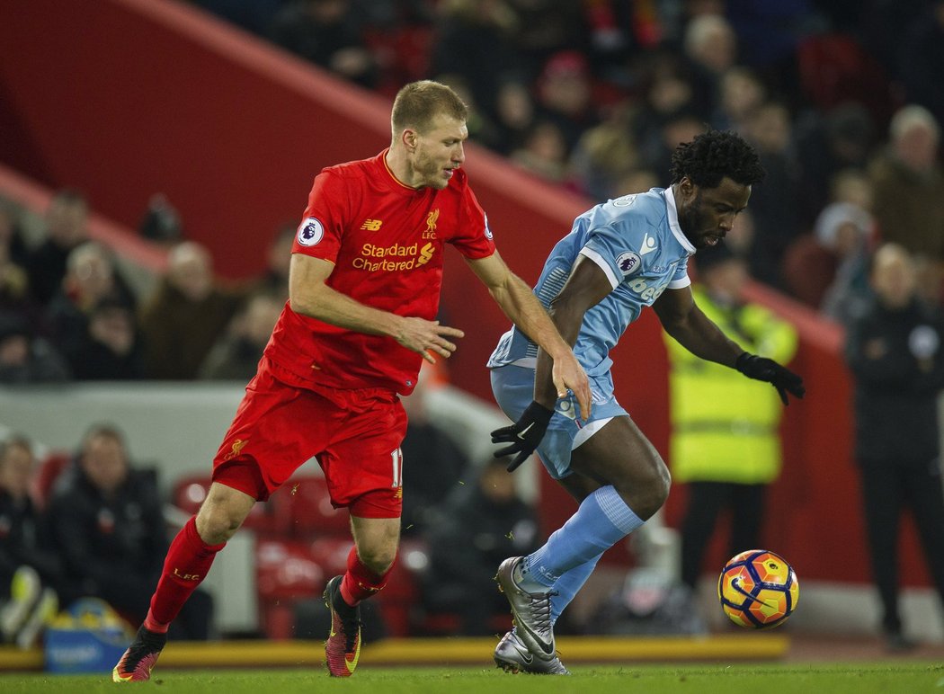 Útočník Stoke Bony Wilfried si zahrál na Liverpoolu Premier League přesně po měsíci