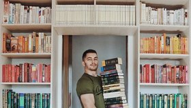 Přibližně třetina Čechů nikdy nečetla knihy, které měla ve škole na seznamu povinné literatury. Další třetinu povinná četba odradila natolik, že začali mít odmítavý vztah ke knihám obecně. (ilustrační foto)