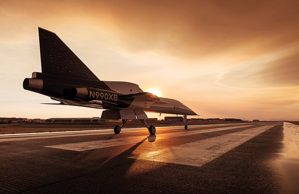 Nadzvukové létadlo Boom XB-1 už má za sebou focení na ranveji, letět by měl letos