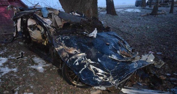 El coche de la exnovia de Boráros, Jákliová (†31), fue abandonado. El coche de la exnovia de Boráros, Jákliová (†31), fue abandonado.