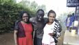 Příběh, který fascinuje Keňany. Žena se svým chráněncem a přítelem ze školy.
