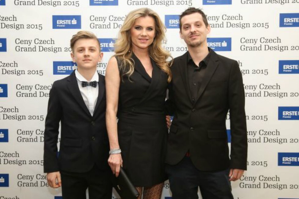 Na cenách designu Šípkův syn Artur, exmanželka Leona i další syn Dalibor Šípek (zleva).