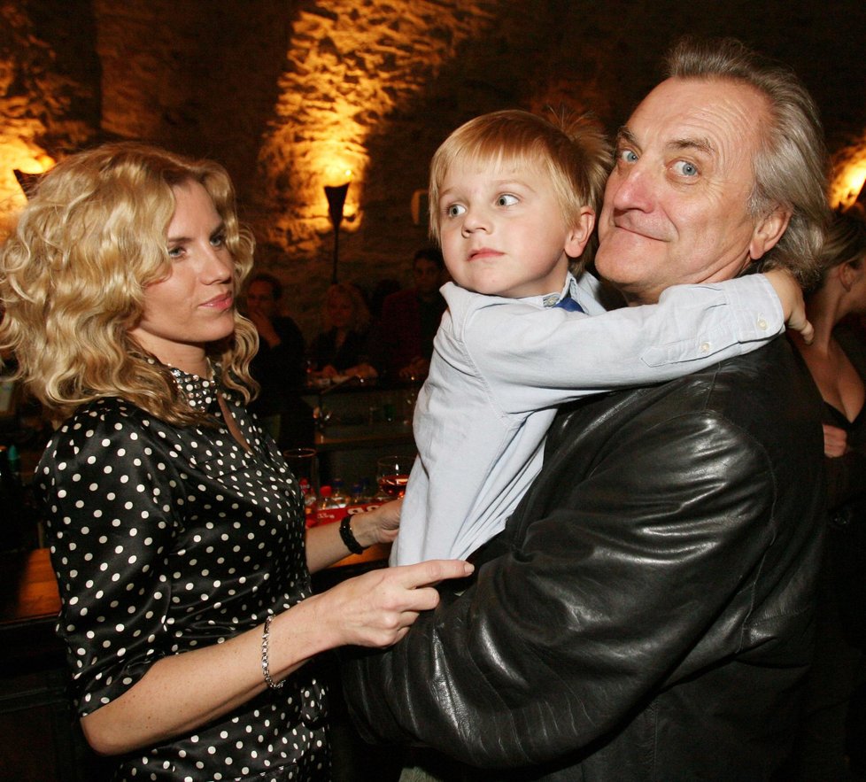 Bořek Šípek s exmanželkou zpěvačkou Leonou Machálkovou a synem Arturem.