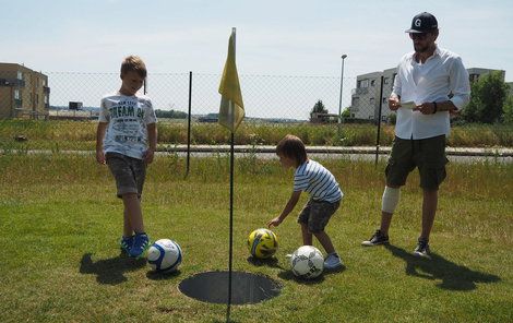 Starší syn Kolja si s tatínkem fotbalgolf užil. Věnuje se totiž fotbalu od malička.