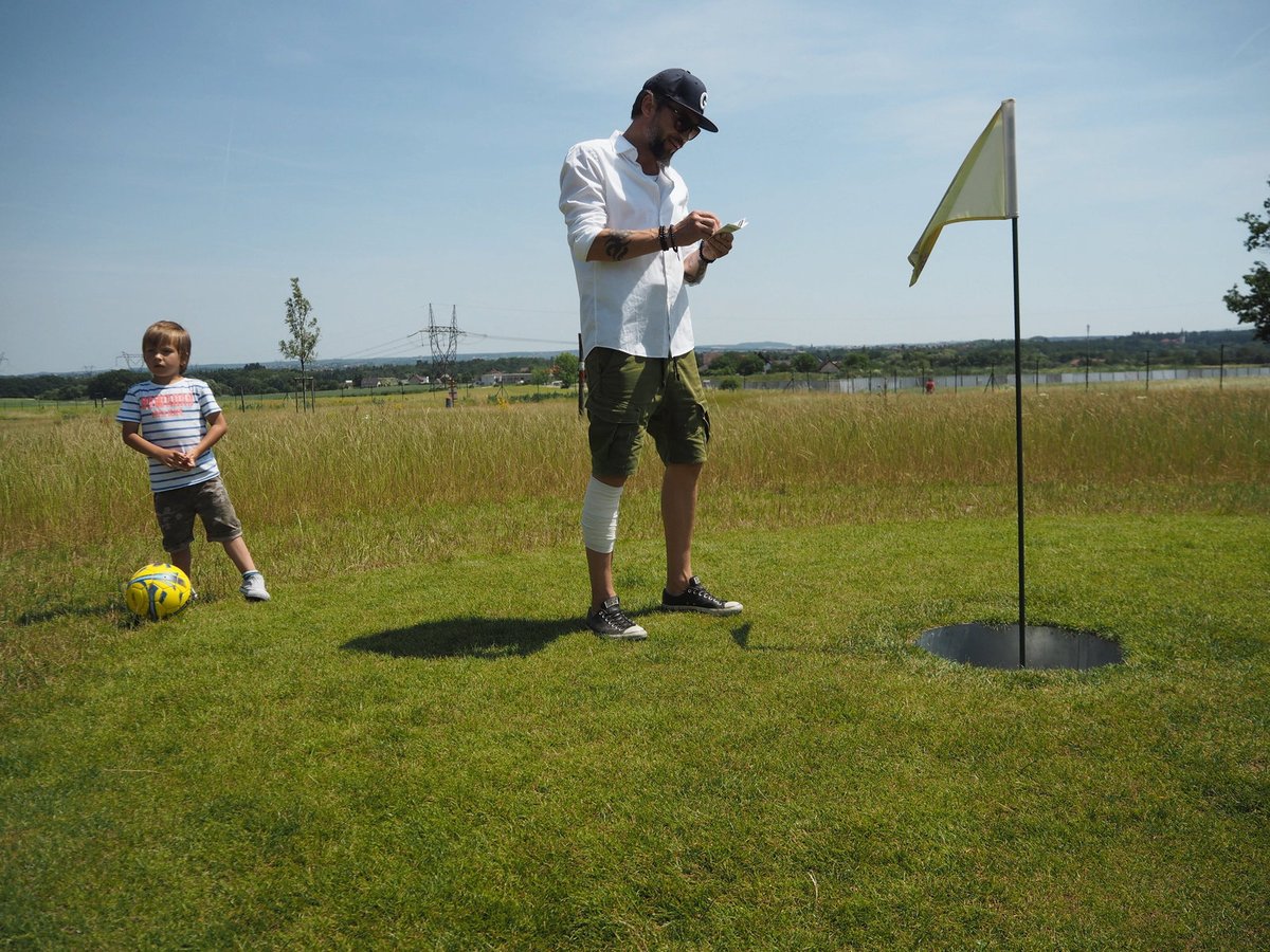 Starší syn Kolja si s tatínkem fotbalgolf užil. Věnuje se totiž fotbalu od malička.