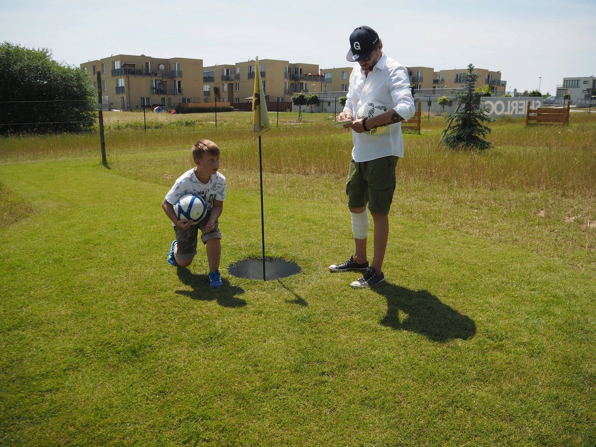 Starší syn Kolja si s tatínkem fotbalgolf užil. Věnuje se totiž fotbalu od malička.