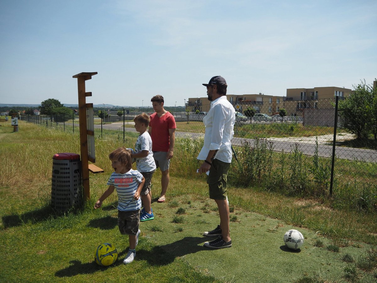 Starší syn Kolja si s tatínkem fotbalgolf užil. Věnuje se totiž fotbalu od malička.