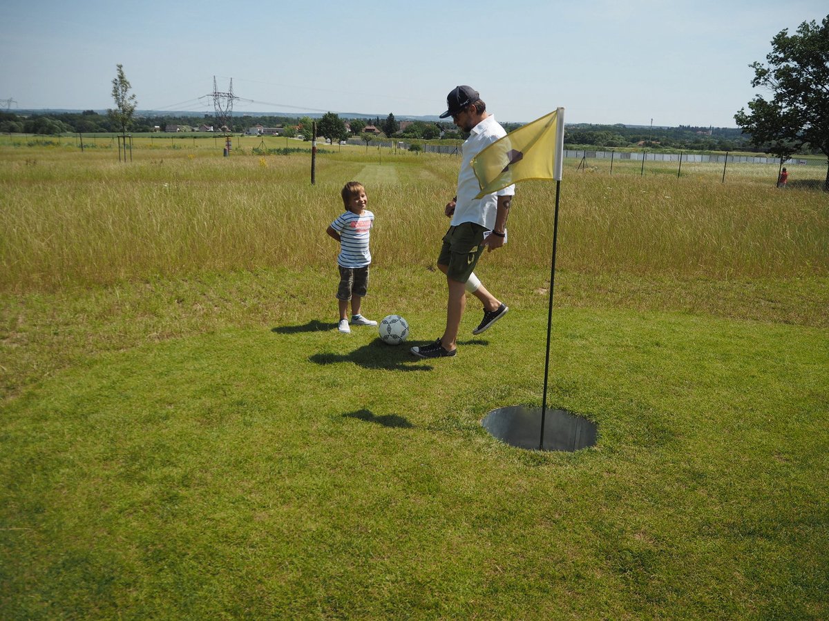 Starší syn Kolja si s tatínkem fotbalgolf užil. Věnuje se totiž fotbalu od malička.