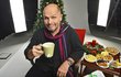 Zákulisí focení pro vánoční Blesk TV Magazín: Pohlreich čaj nepije. Ani vánoční.