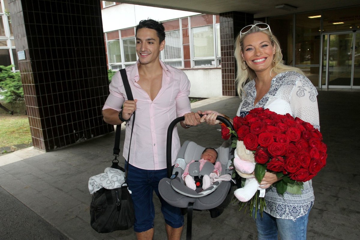 25. června: Lucie Borhyová - Moderátorka Lucie Borhyová (36) se stala podruhé maminkou. Otcem Lindy (47 cm, 3 kg) je Michal Hrdlička (26).