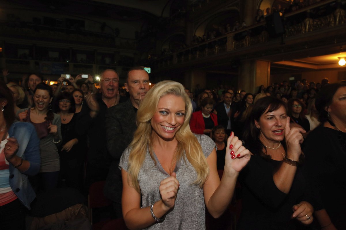 Moderátorka Lucie Borhyová byla hostem na koncertě Hany Zagorové a dobře se tam bavila.