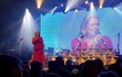 Lucie Borhyová moderovala na pódiu, kde zpívala Zagorka. Lucie Borhyová moderovala na pódiu, kde zpívala Zagorka.