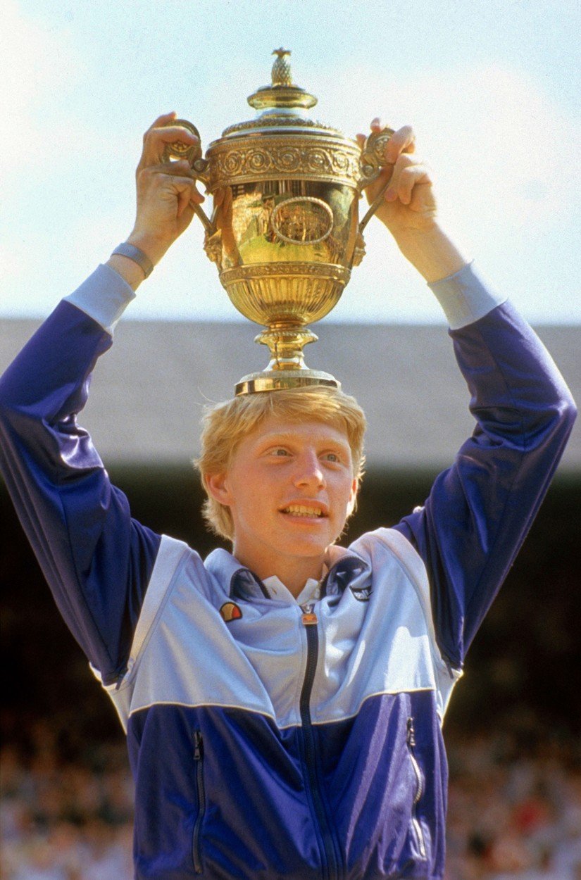 Becker s wimbledonským pohárem v roce 1985