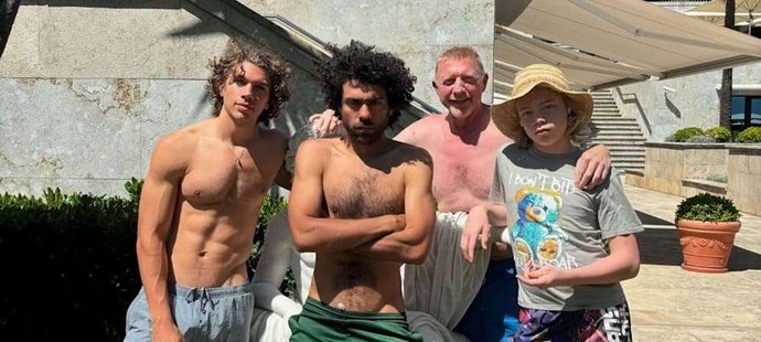 Boris Becker v roce 2024 se svými syny Noahem, Eliasem a Amadeem