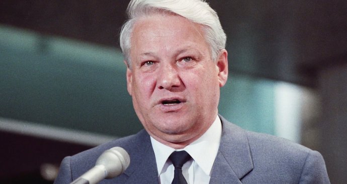 Boris Jelcin při jednom ze svých projevů.