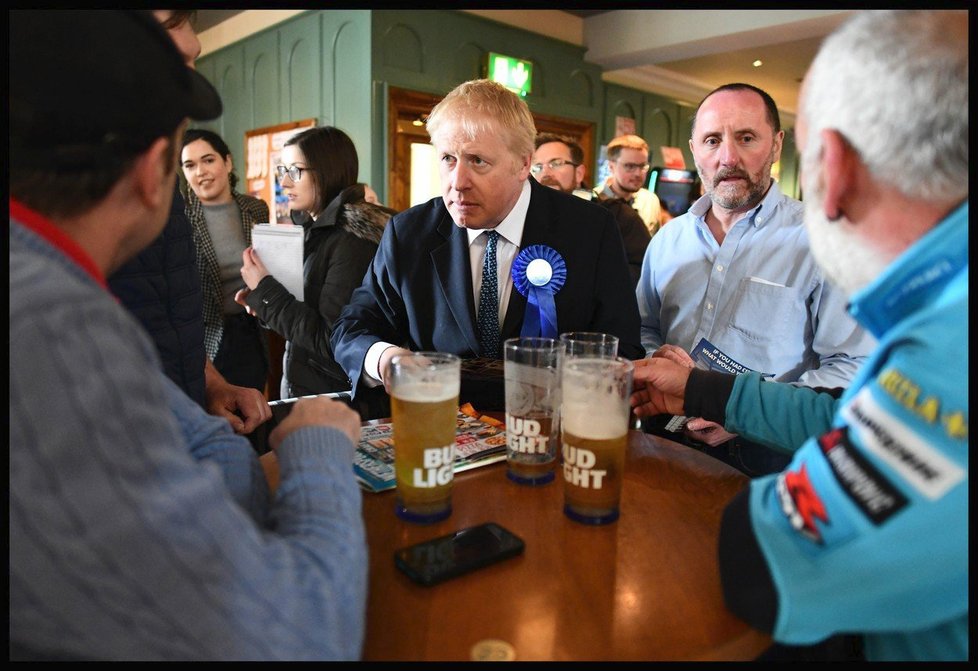 Exministr zahraničí Boris Johnson se zapojil do volební kampaně před anglickými komunálními volbami (28. 04. 2019).