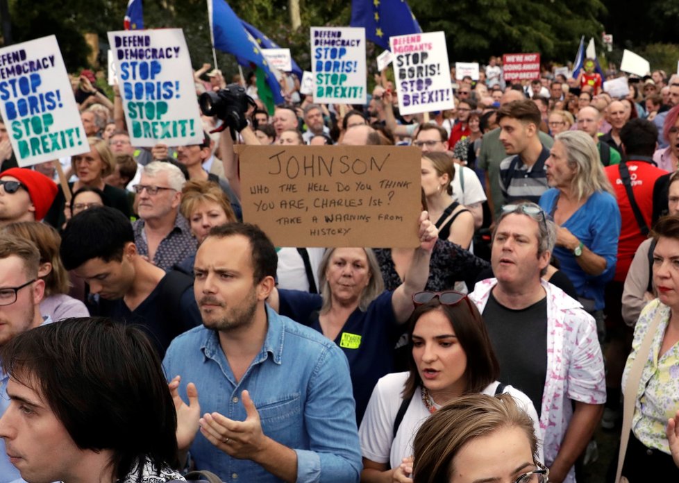 Protest v Londýně proti předsedovi vlády Borisi Johnsonovi (28. 8. 2019)