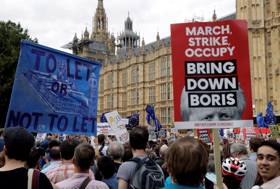 Protest v Londýně proti předsedovi vlády Borisi Johnsonovi (28. 8. 2019)