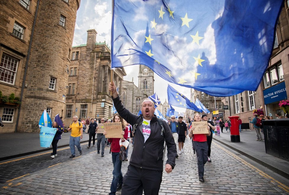 Protest v Londýně proti předsedovi vlády Borisi Johnsonovi (28. 8. 2019)