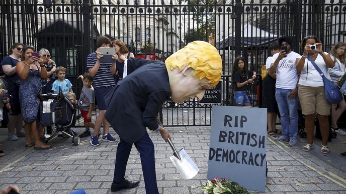 Protest proti premiérovi Borisovi Johnsonovi