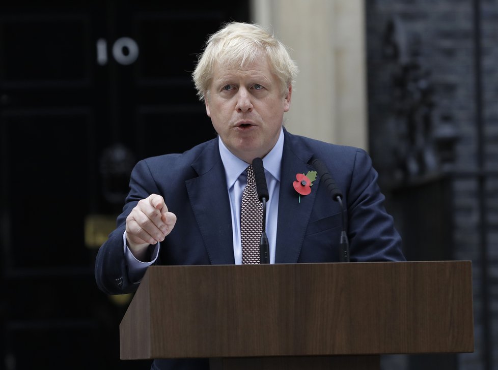 Projev britského premiéra Borise Johnsona před jeho sídlem v Downing Street (6. 11. 2019)