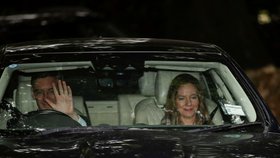 Boris Johnson s manželkou Carrie: Příjezd hostů na svatební oslavy.