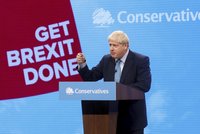 Johnson pod tlakem: Musí vysvětlit plán pro brexit i náhradu za irskou pojistku
