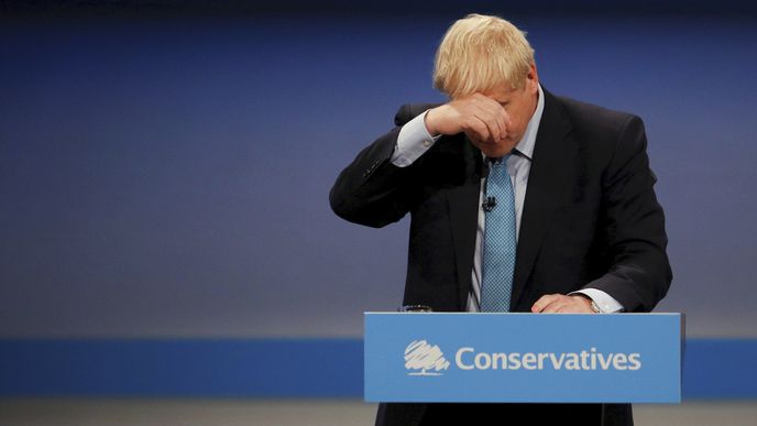 Premiérovi Borisovi Johnsonovi se jeho dohoda o brexitu začíná rozplývat...