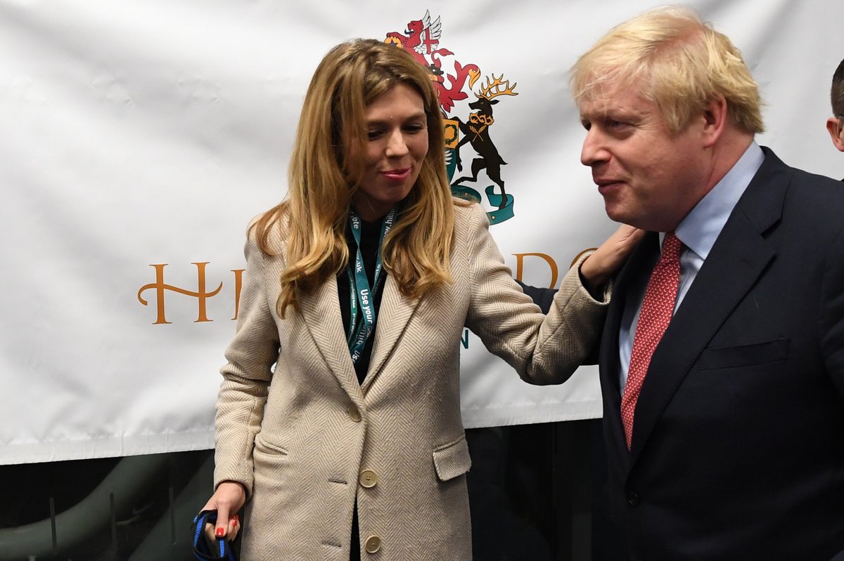 Premiér Boris Johnson s přítelkyní Carrie Symondsovou.