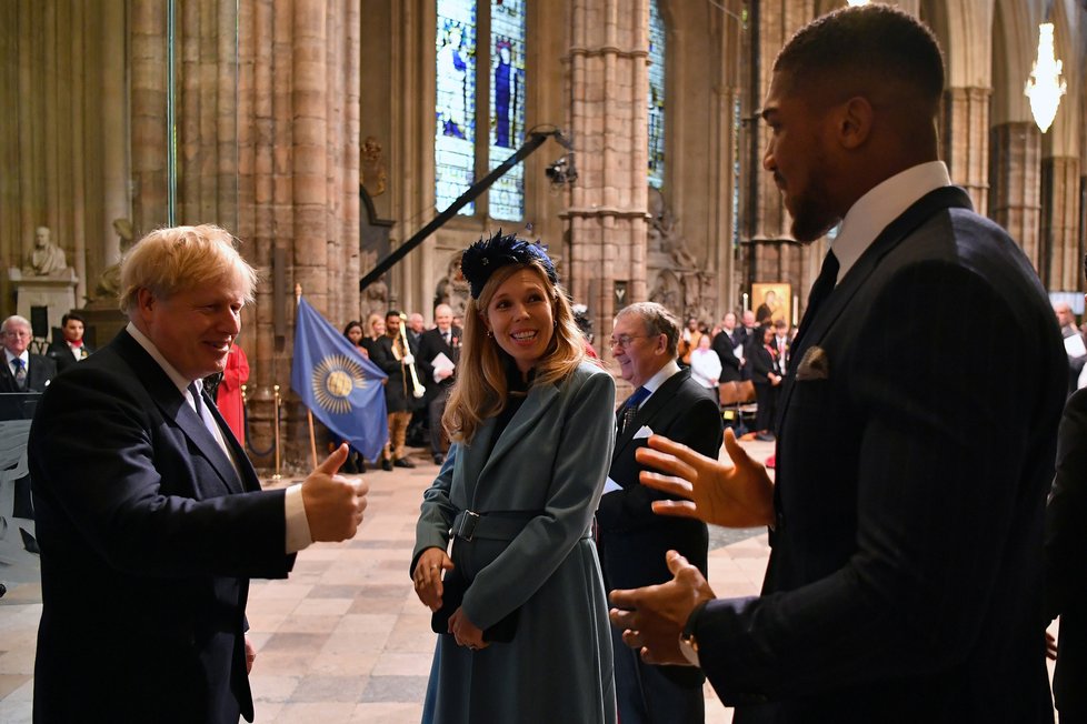 Britský premiér Boris Johnson se svou těhotnou přítelkyní Carrie Symondsovou, (9. 3. 2020).