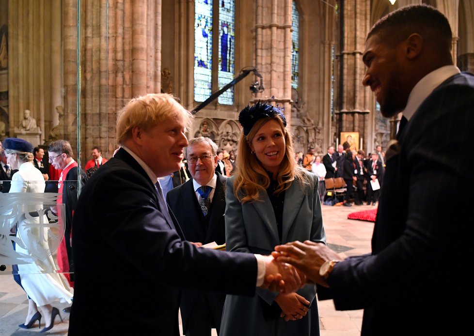 Britský premiér Boris Johnson se svou těhotnou partnerkou Carrie Symondsovou, (9. 3. 2020).