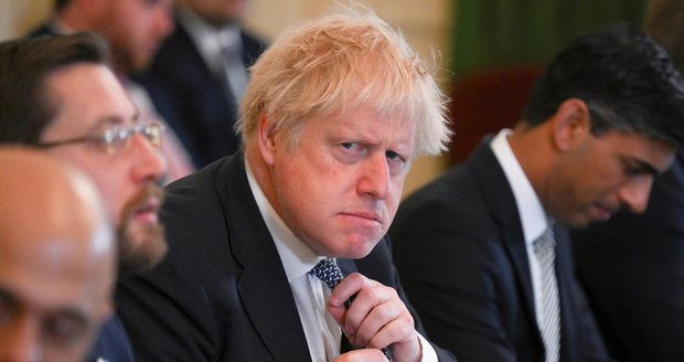 Covidové party Johnsonovi vaz nezlomily! Britský premiér ustál hlasování o nedůvěře