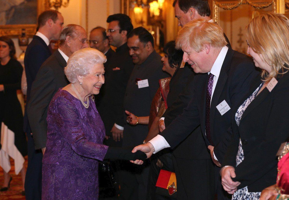Boris Johnson s královnou Alžbětou II.