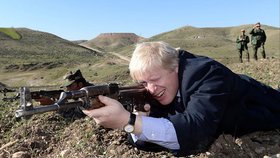 Boris Johnson navštívil britské jendotky v Iráku.
