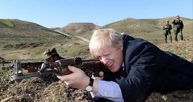 Boris Johnson navštívil britské jendotky v Iráku.