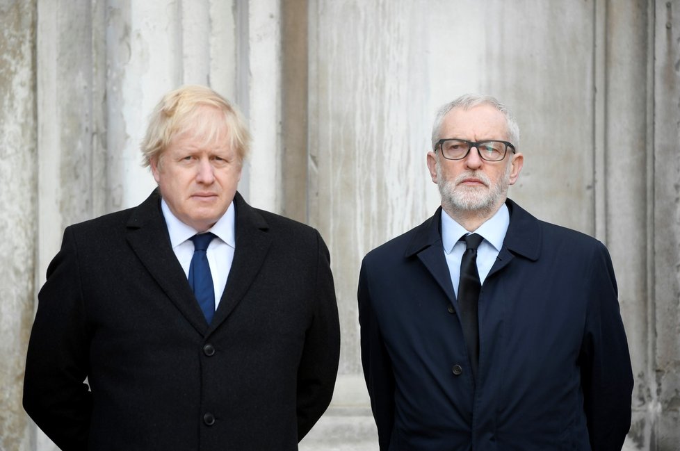 Britský ministerský předseda Boris Johnson a lídr opozičních labouristů Jeremy Corbyn