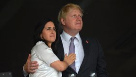 Britský exministr zahraničí Boris Johnson se svou manželkou Marinou Wheelerovou.