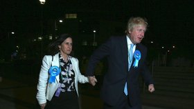 Britský exministr zahraničí Boris Johnson se svou manželkou Marinou Wheelerovou.