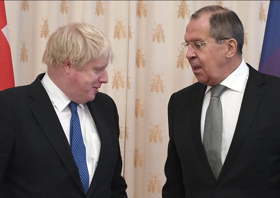 Britský premiér Boris Johnson  v Moskvě se Sergejem Lavrovem