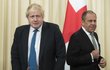 Britský ministr zahraničí Boris Johnson a ruský ministr zahraničí Sergej Lavrov