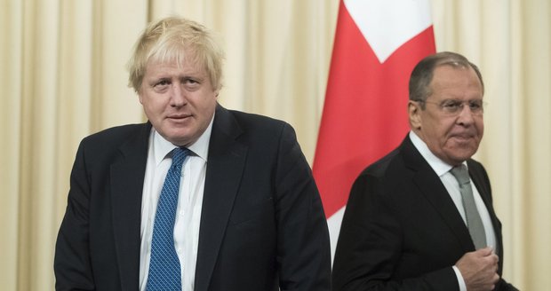 Brexit má druhou oběť. Ve vládě končí i ministr zahraničí, neshodl se s premiérkou