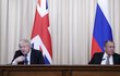 Britský ministr zahraničí Boris Johnson na schůzce s ruským ministrem zahraničí Sergejem Lavrovem