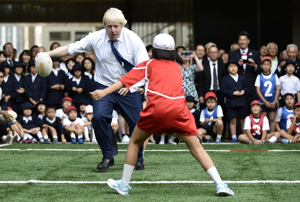 Starosta Londýna při přátelském rugby v Japonsku.