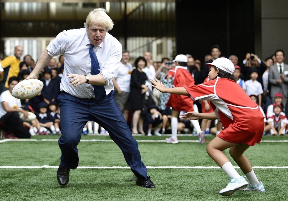 Britský premiér Johnson je náruživý hráč rugby.