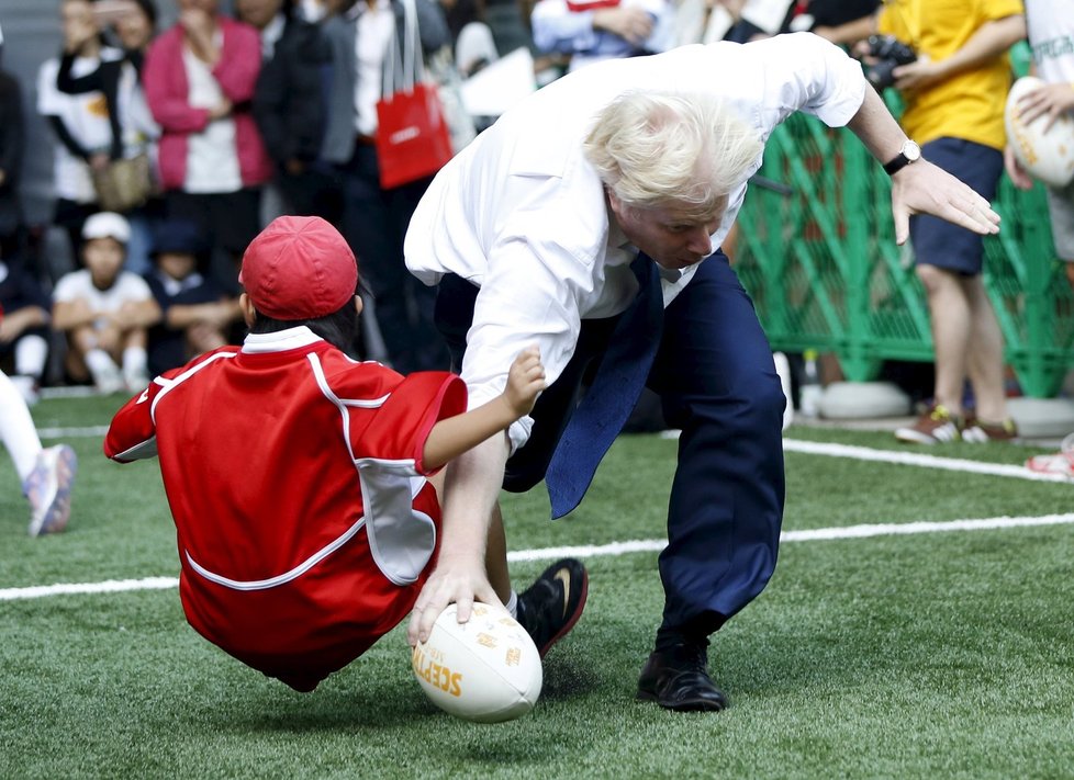 Britský premiér Johnson je náruživý hráč rugby.