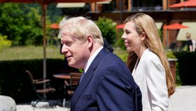 Britský premiér Boris Johnson s manželkou Carrie na summitu G7 (26.6.2022)