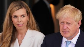 Britský premiér Boris Johnson s manželkou Carrie na summitu G7 (26.6.2022)