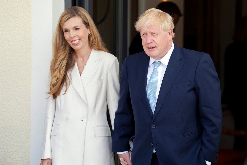 Britský premiér Boris Johnson s manželkou Carrie na summitu G7 (26.6.2022)