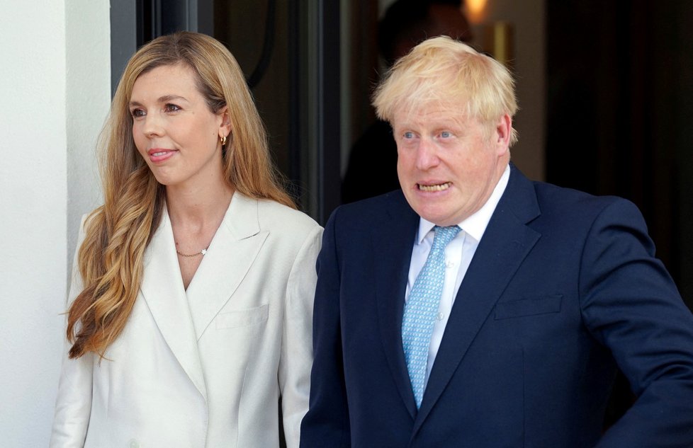 Britský premiér Boris Johnson s manželkou Carrie na summitu G7 (26.6.2022)