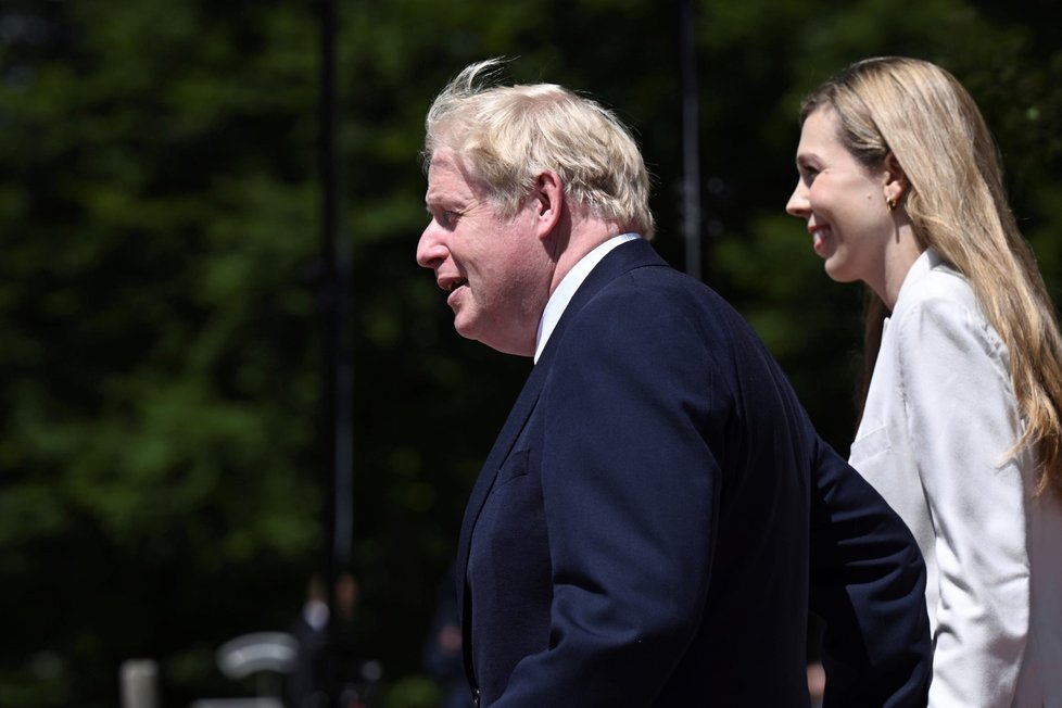 Britský premiér Boris Johnson s manželkou Carrie na summitu G7 (26. 6. 2022)